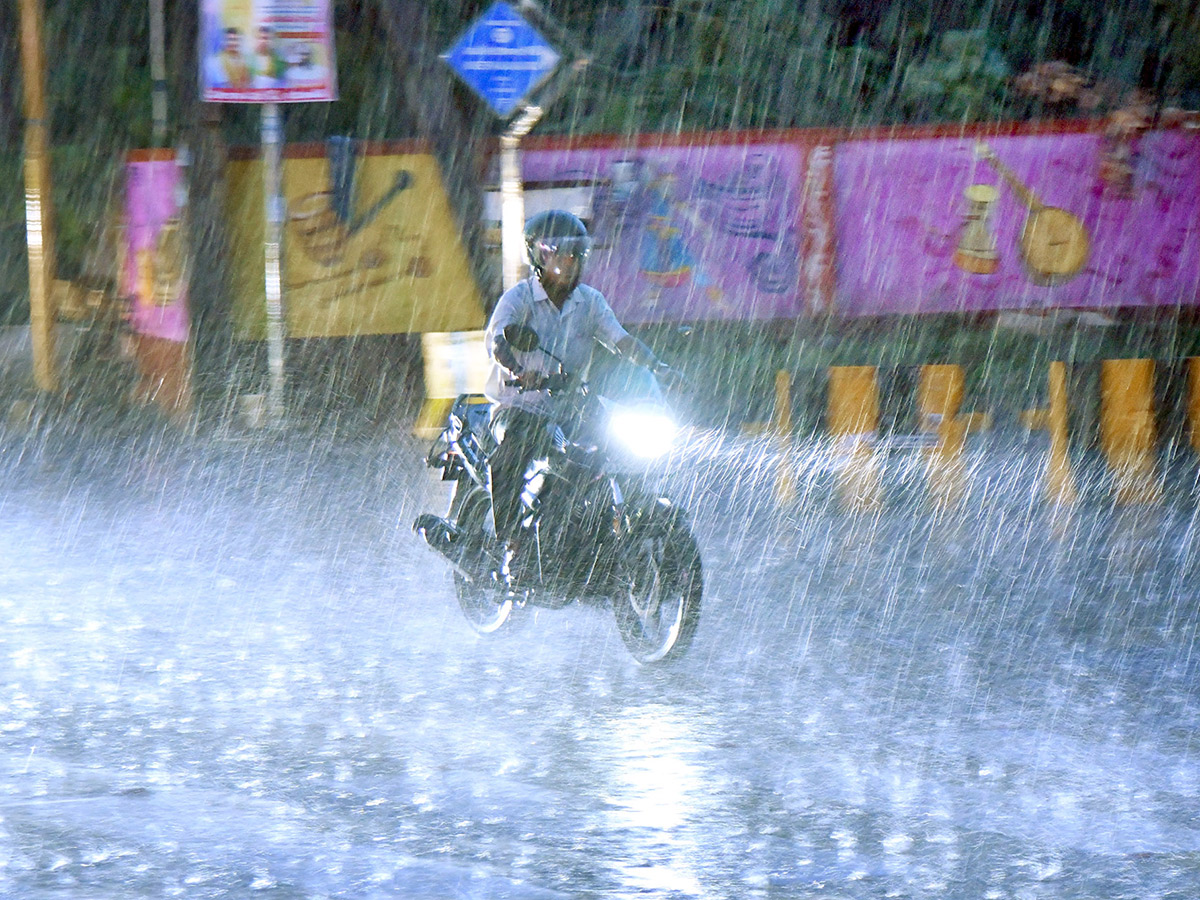 Heavy Rainfall in Vijayawada 8