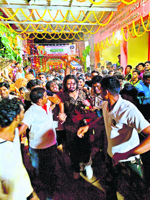 ఆక్రమిత భూముల పరిశీలన 1