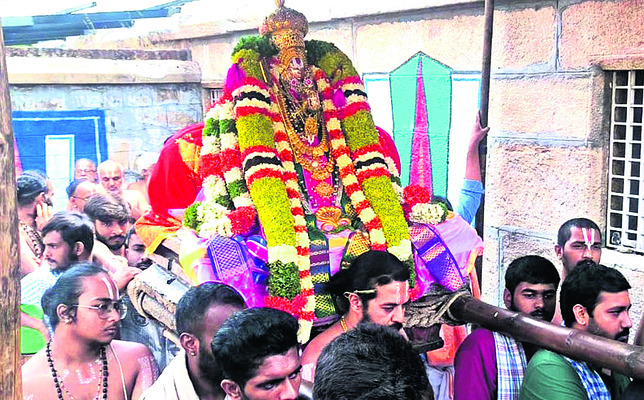 నేత్రపర్వంగా మహారథోత్సవం 1