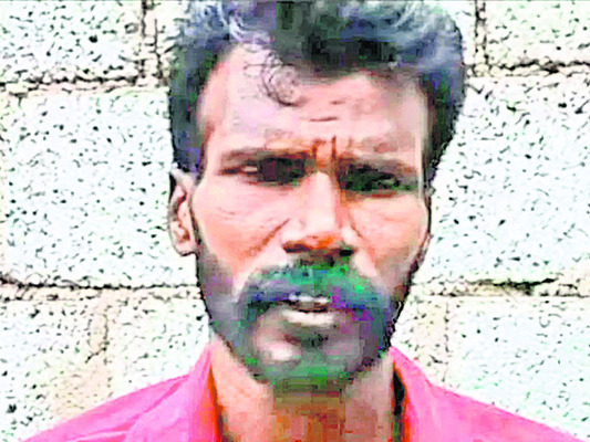 చెట్టును ఢీకొన్న ఆర్టీసీ బస్సు
1