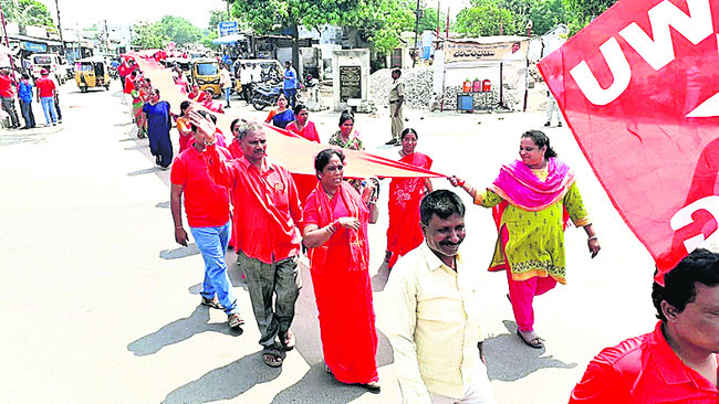 ఎగిరిన ఎర్రజెండాలు 2