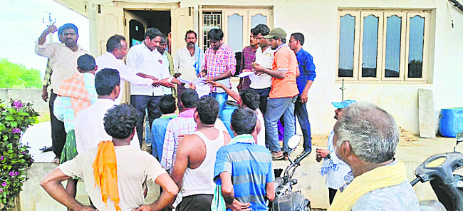 ధాన్యం విక్రయాలకు పోటెత్తిన రైతులు1