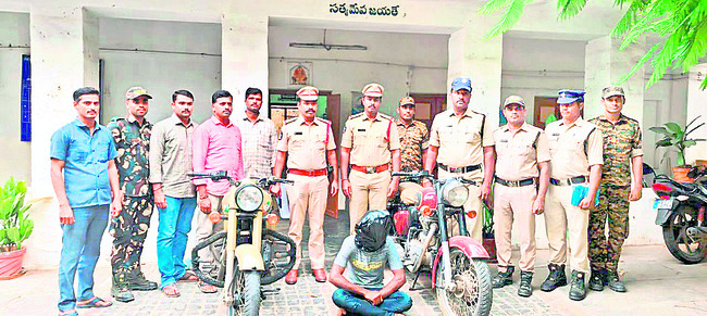 ద్విచక్రవాహనాల చోరీ కేసులో వ్యక్తి అరెస్టు
1