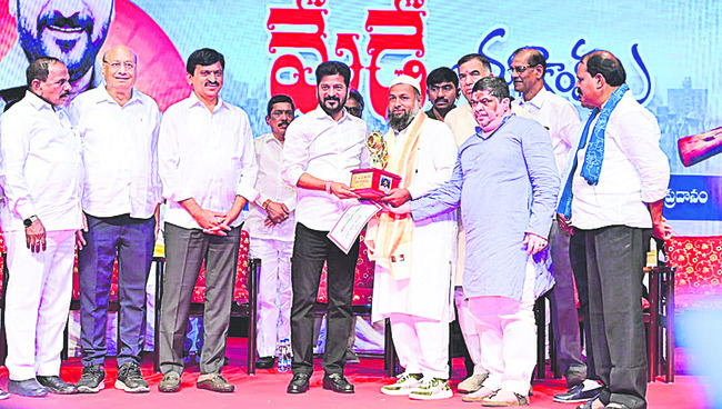 పదవుల కుస్తీ1