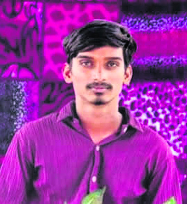 ద్విచక్రవాహనం అదుపుతప్పి బీటెక్ విద్యార్థి మృతి 2