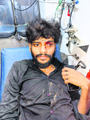 ద్విచక్రవాహనం అదుపుతప్పి బీటెక్ విద్యార్థి మృతి 1