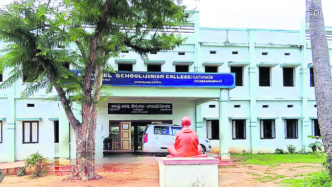 ఫలితాలు ‘ఆదర్శ’ నీయం 1