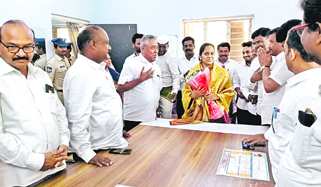 జడ్జిగా బాధ్యతల స్వీకరణ
2