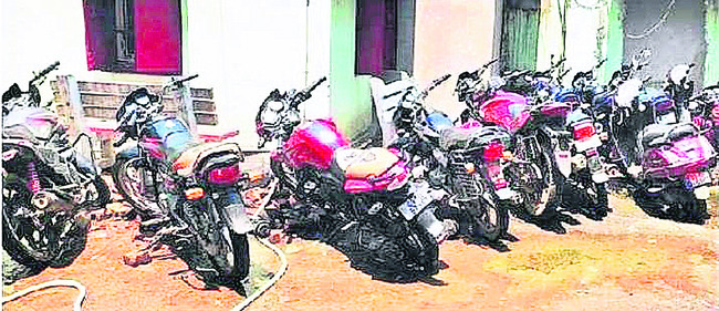 15 కిలోల గంజాయి స్వాధీనం 1