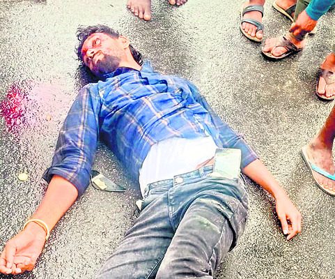 చెట్టును ఢీకొన్న ఆర్టీసీ బస్సు.. డ్రైవర్‌కు గాయాలు 
1