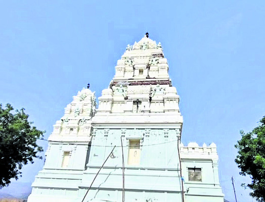 గాలి గోపురంపై పిడుగు పాటు   1