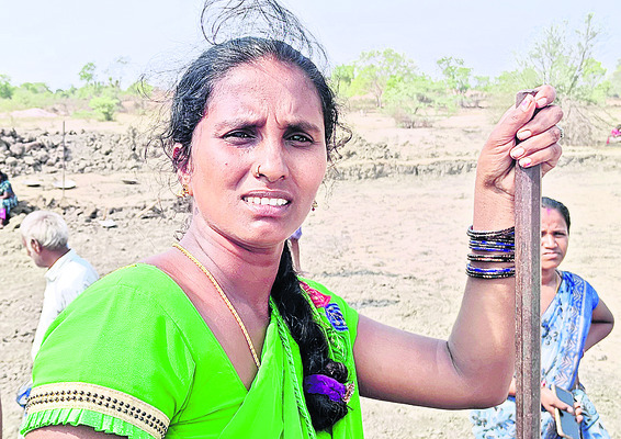 ఫీల్డ్ అసిస్టెంట్ల చేతివాటం 5