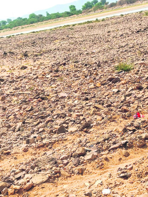 ఇసుక అక్రమ రవాణా అడ్డగింత 1
