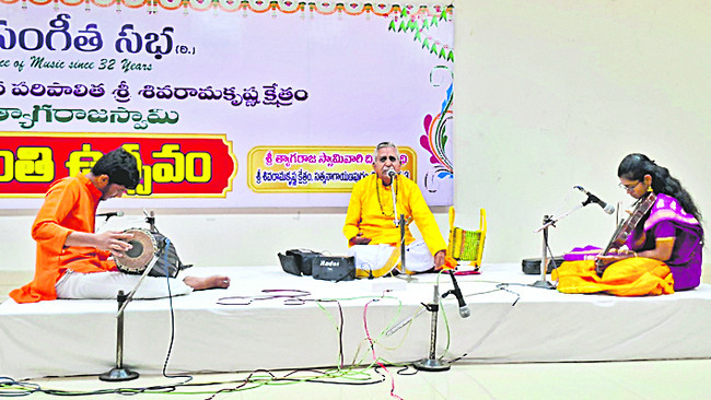 సంగీత ప్రియులకు షడ్రసోపేత విందు1