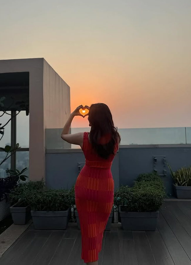 Pragya Jaiswal Shares Adorable Pictures With Sunset Pose5