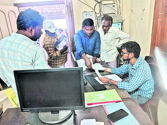 ‘అన్నదాత’కు ఆపసోపాలు1