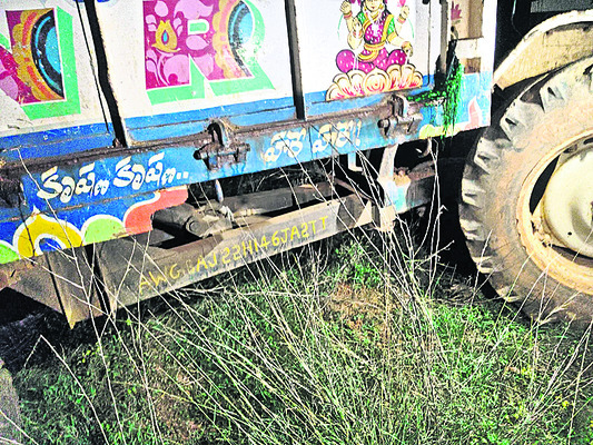 ఏపీఐఐసీ భూముల్లో.. కూటమి గద్దలు 1