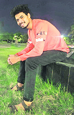 పెళ్లికి వెళుతూ ఇద్దరు యువకుల దుర్మరణం 1