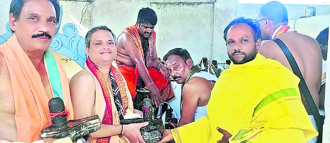 అర్హత లేని వారితో పనిచేయిస్తే చర్యలు 1