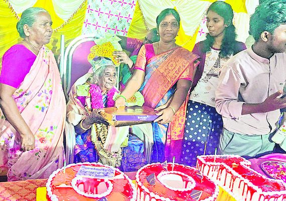 వందేళ్ల బామ్మకు జన్మదిన వేడుకలు 1