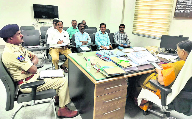 బాధితుల సమస్యలు పరిష్కరిస్తాం3
