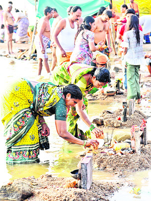 పుష్కర స్నానం.. ఆధ్యాత్మిక దర్శనం3