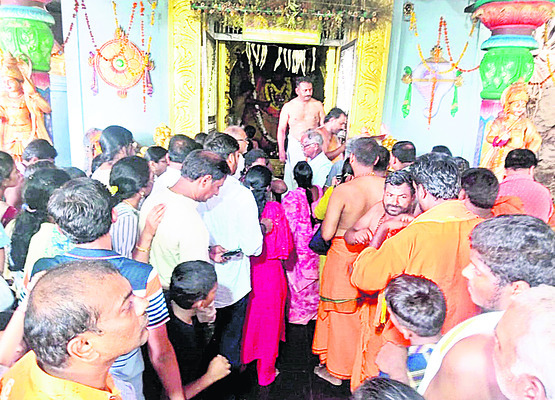 హేమాచలానికి పుష్కర భక్తుల తాకిడి1