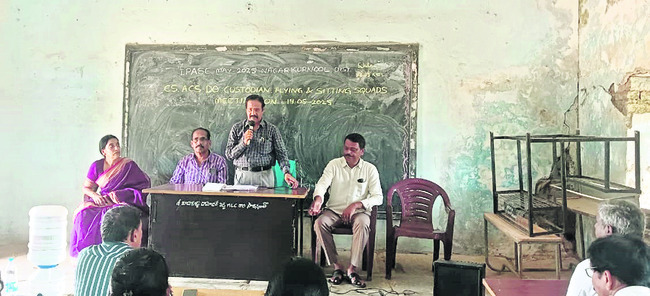 ఫిర్యాదులు త్వరగా పరిష్కరించాలి
1