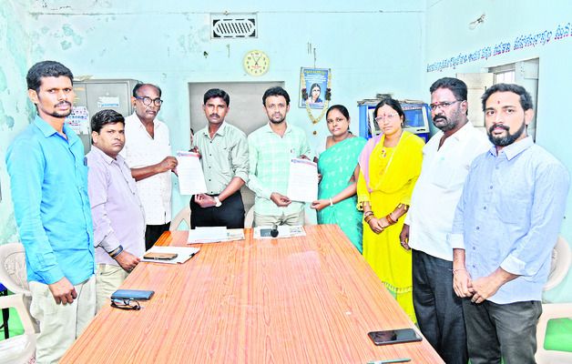 ఇద్దరు డీఎస్పీలు బదిలీ2