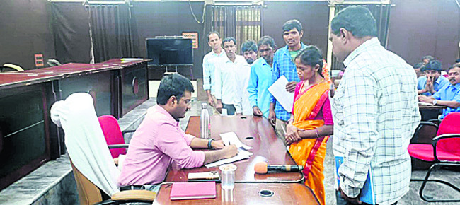 మానవత్వంతో సమస్యలు పరిష్కరించాలి2