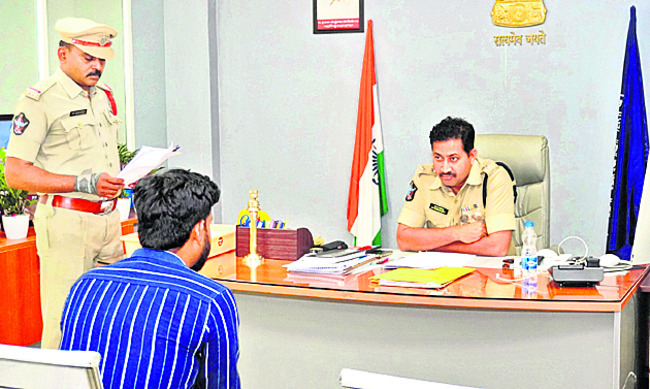 మానవత్వంతో సమస్యలు పరిష్కరించాలి1