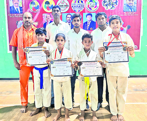 పింఛన్ పెంచండి సారూ1