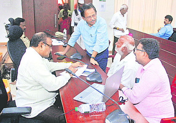 పని చేయకపోతే సస్పెండ్ చేస్తా 1