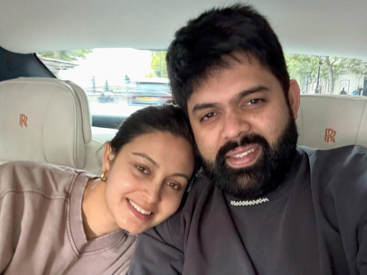 Actress Abhinaya And Her Husband Karthik London Vacation After Marriage: Photos9