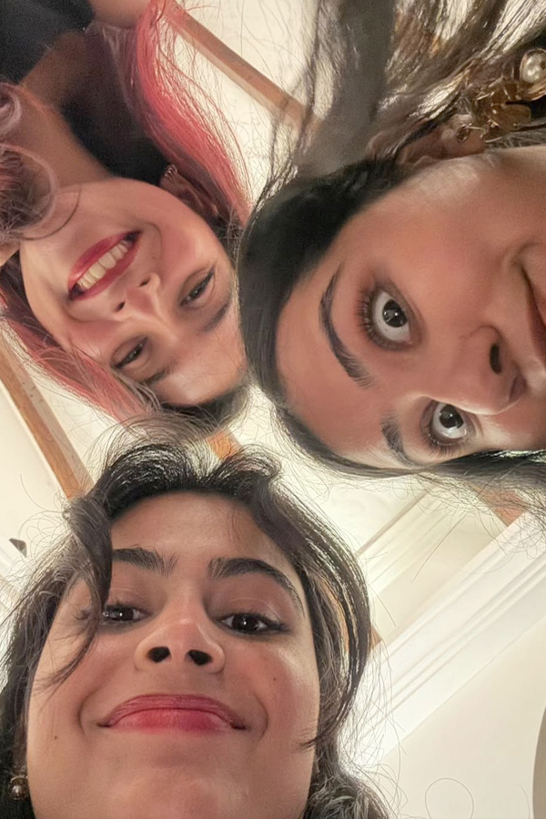 Olympic Medallist Manu Bhaker enjoying with friends in Goa Photos4