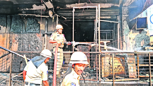 ఇరుకు గల్లీలు.. చిన్న మెట్లు3