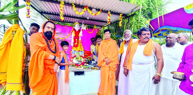 భారీ వర్షం.. రోడ్లు జలమయం 3