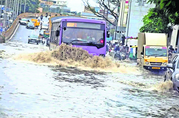 వర్ష బీభత్సం.. అంతా అస్తవ్యస్తం3