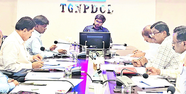 ఇన్చార్జ్ సీఎండీలతో ఇబ్బందులు2