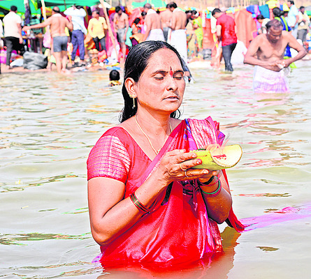 గోదావరి తీరం.. భక్తప్రవాహం8