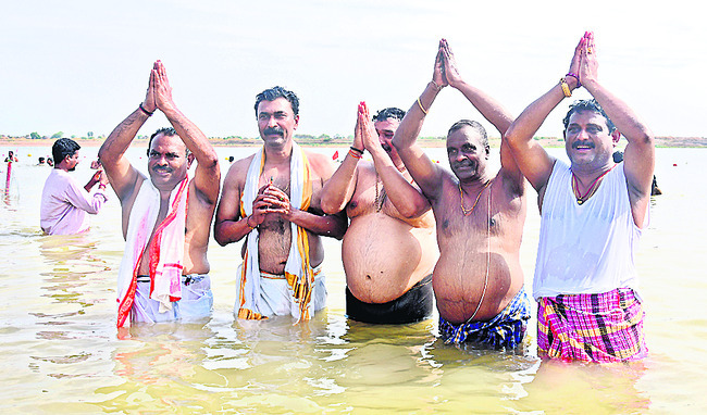 గోదావరి తీరం.. భక్తప్రవాహం3