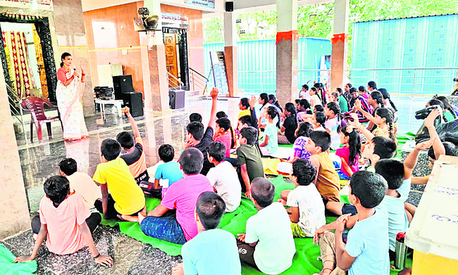 వైభవంగా అష్టదళ పాదపద్మారాధన పూజ
2