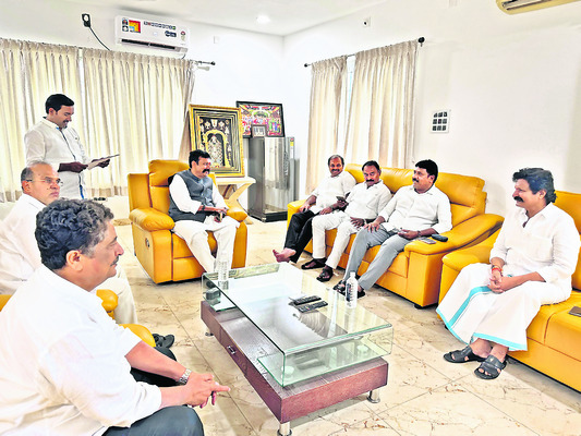 ●రాజంపేట పార్లమెంటు పరిశీలకులు సురేష్బాబుకు సన్మానం 1