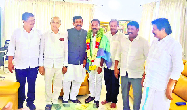 ●రాజంపేట పార్లమెంటు పరిశీలకులు సురేష్బాబుకు సన్మానం 2