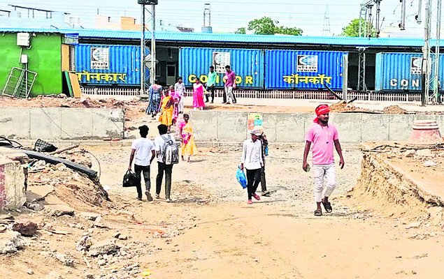 రైల్వే మూడో లైన్ నిర్మాణ పనుల్లో జాప్యం
2