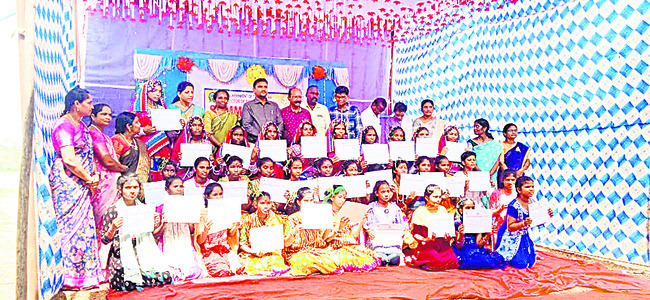 విద్యార్థినులు క్రీడల్లోనూ రాణించాలి2