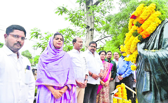 ప్రకాశం పంతులు జీవితం ఆదర్శం 1