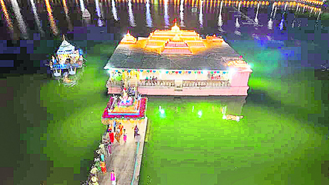 ముగిసిన వెలుపలి చందన యాత్ర1