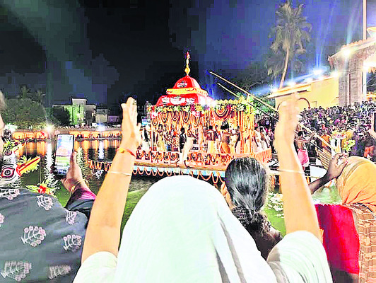 ముగిసిన వెలుపలి చందన యాత్ర3