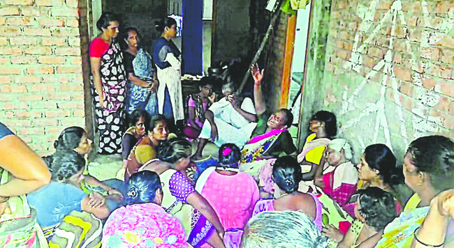 బోటు బోల్తా పడి మత్స్యకారుడి గల్లంతు 1